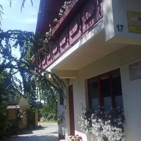 Muskatli Vendeghaz Bed & Breakfast *